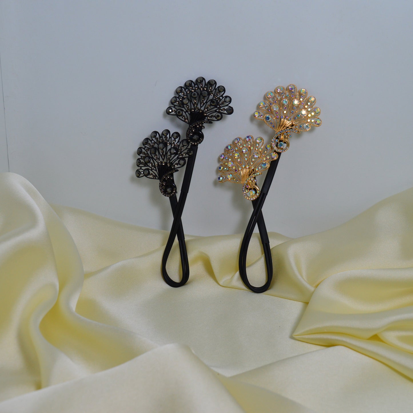 HT44 Set of Two Golden & Black