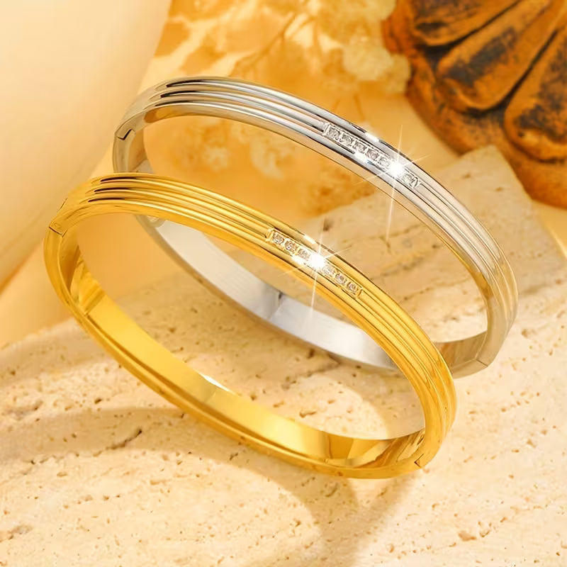 Luxury Gold-Tone Openable Bracelet with Crystal Detailing (BR41)