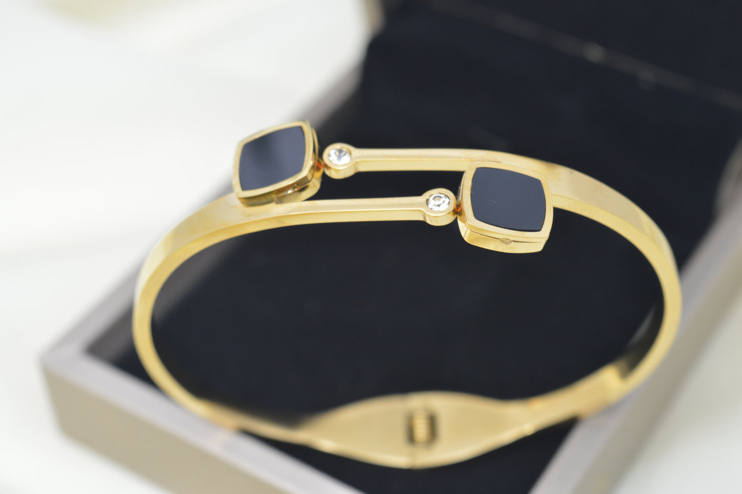 Stainless Steel Fashion Bracelet for Women โ Elegant & Trendy