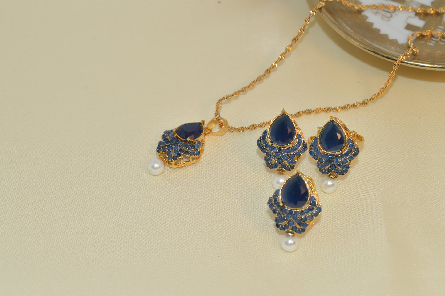 18K Gold Plated Crystal Club Jewelry Set – Elegant Necklace, Earrings & Ring