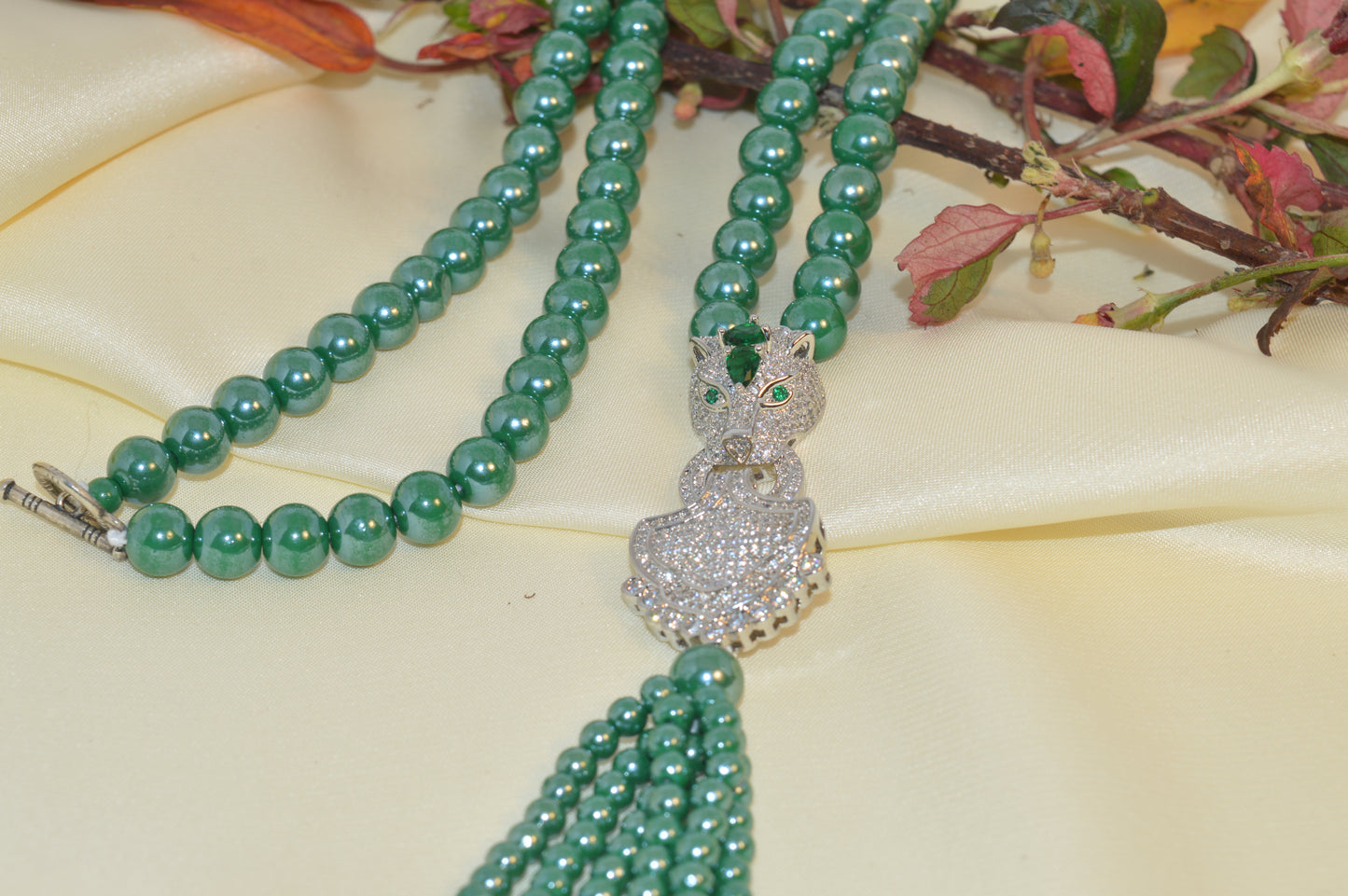 Elegant Panther Head Pendant Necklace with Artificial Pearl Mala