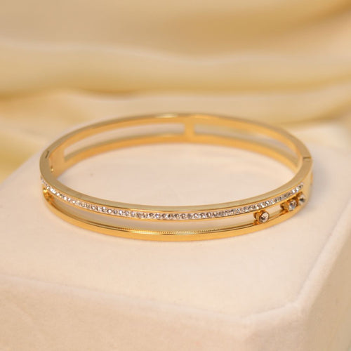 ✨ Elegant Three-Layer Wrapped Bracelet  BR 28