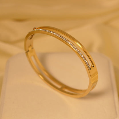 ✨ Elegant Three-Layer Wrapped Bracelet  BR 28