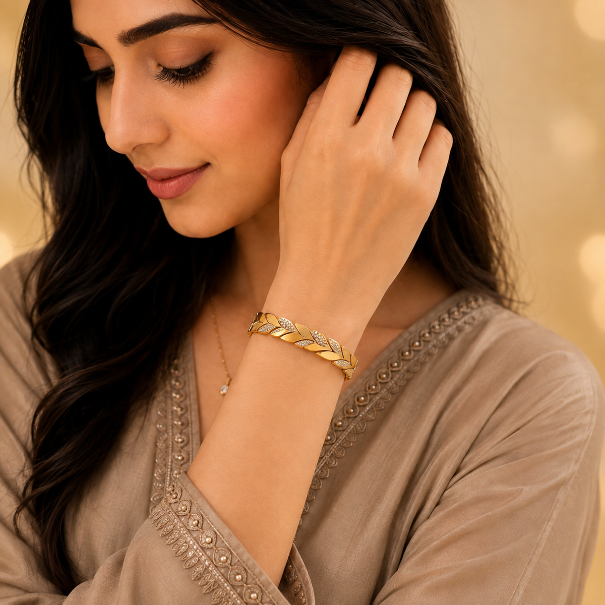 Luxury Openable Gold Leaf Bracelet – Premium Adjustable Design (BR-33)