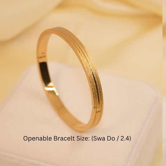 BR40 Bracelet with Gold Texture