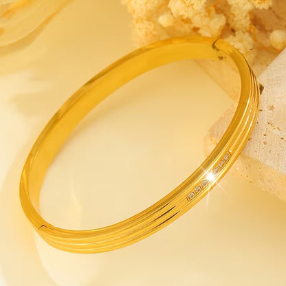Luxury Gold-Tone Openable Bracelet with Crystal Detailing (BR41)