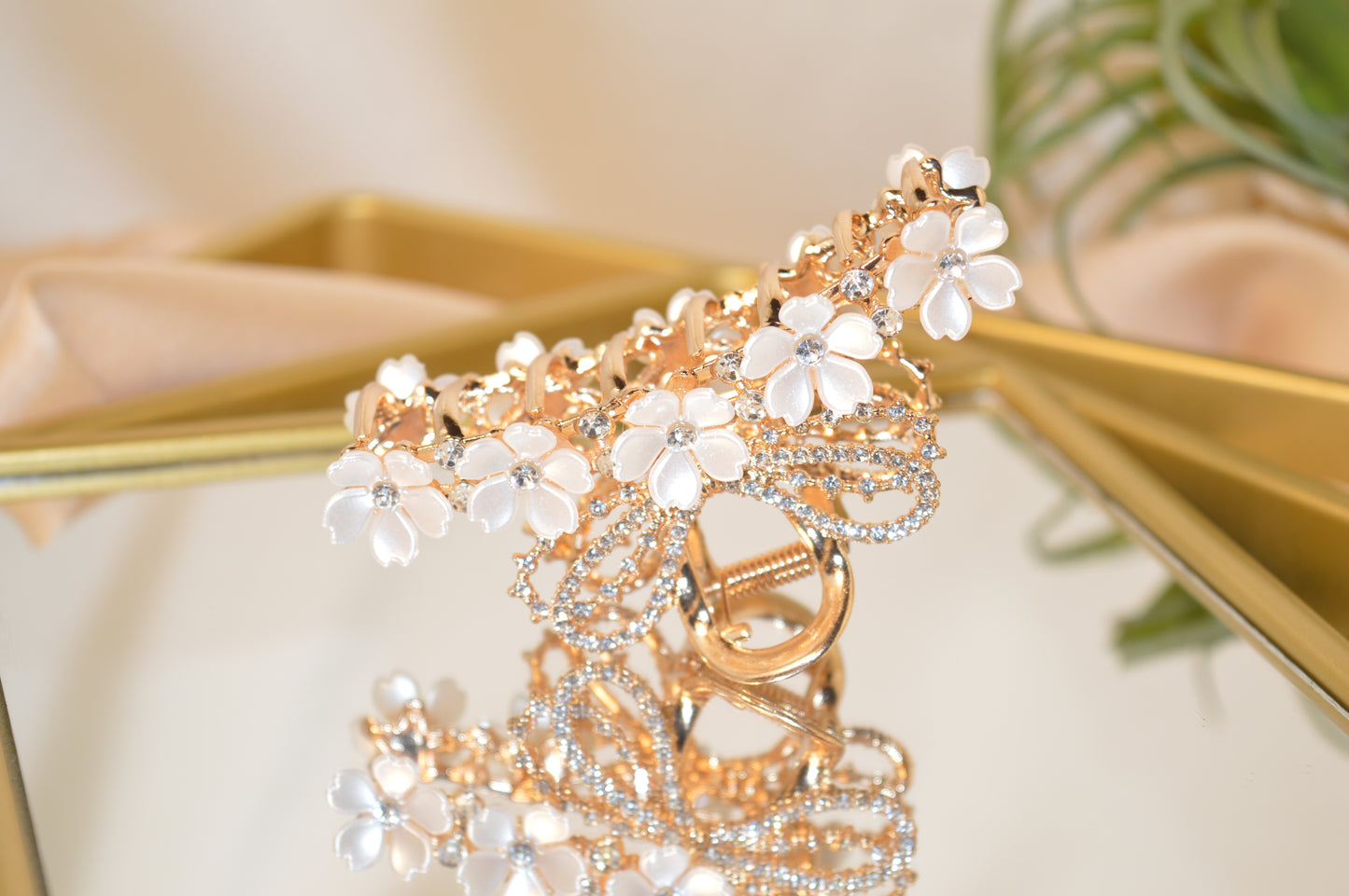 Elegant Vintage Hair Claw Clip  🦋CL31