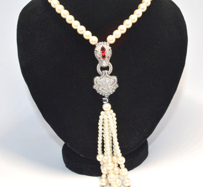 Elegant Panther Head Pendant Necklace with Artificial Pearl Mala