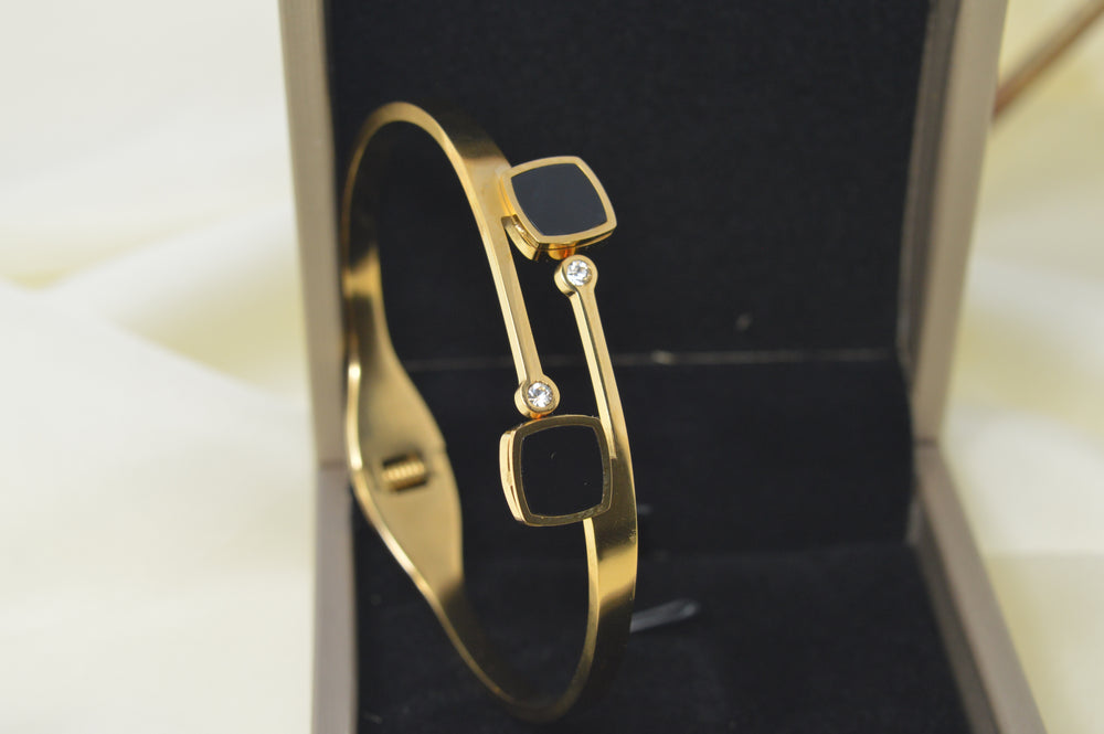 Stainless Steel Fashion Bracelet for Women – Elegant & Trendy