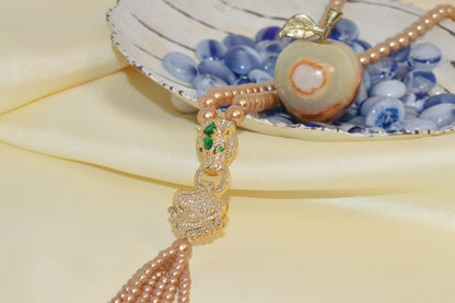 Elegant Panther Head Pendant Necklace with Artificial Pearl Mala