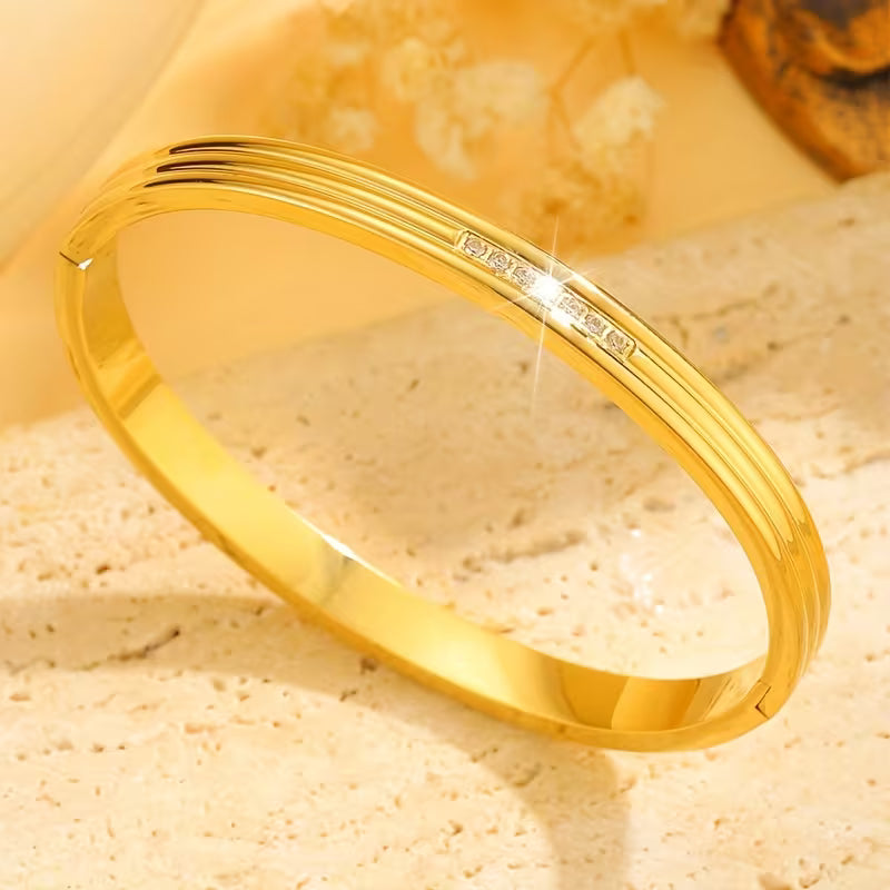 Luxury Gold-Tone Openable Bracelet with Crystal Detailing (BR41)