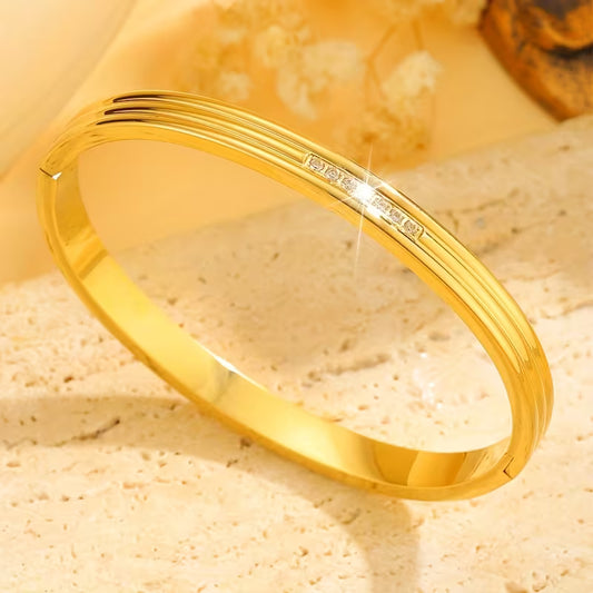 Luxury Gold-Tone Openable Bracelet with Crystal Detailing (BR41)